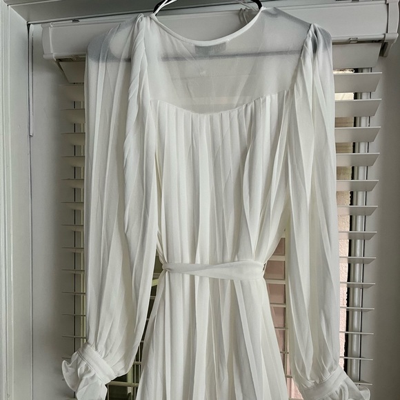 Vici Dolls White Pleated Romper - Picture 2 of 3
